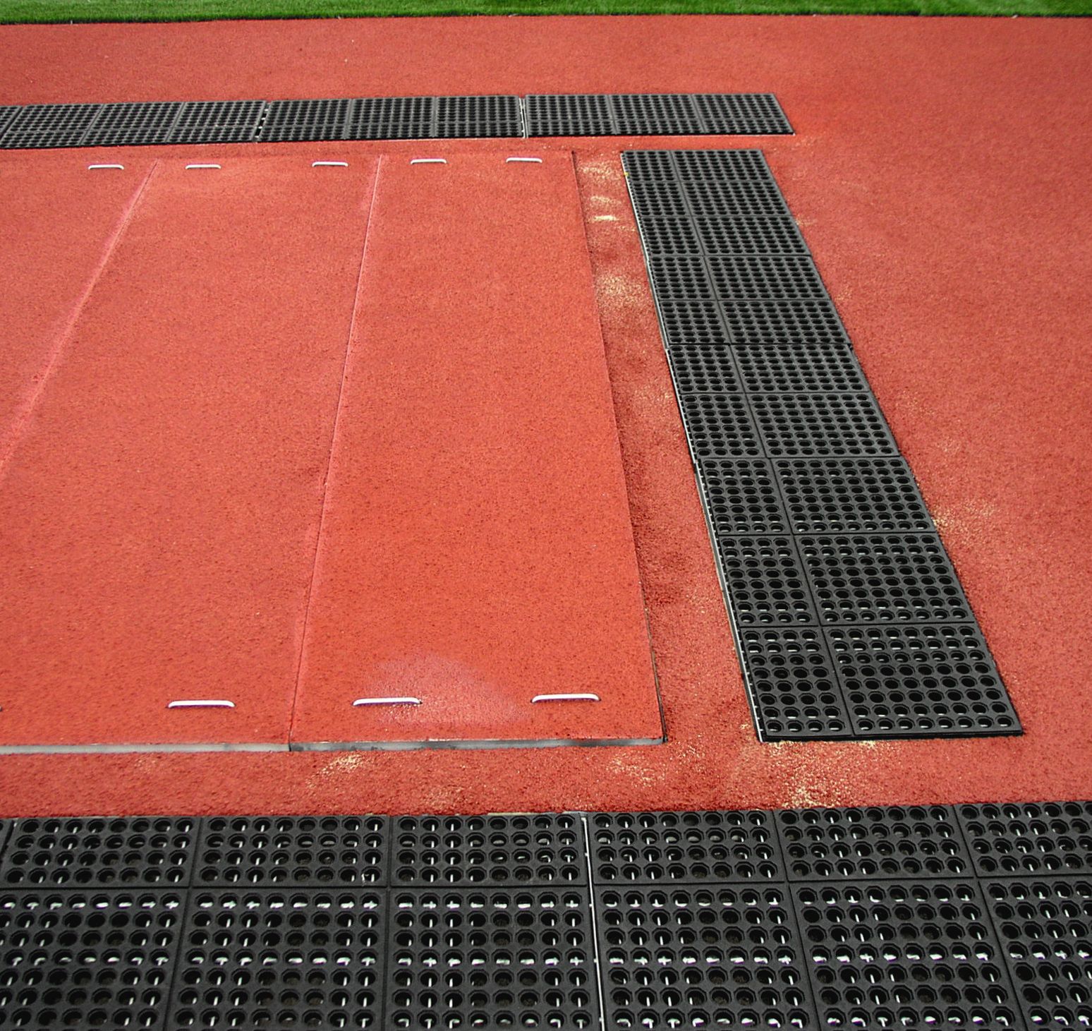 Gill Grate &amp; Mat Sand Catcher Cover System; 18" X 36" Section